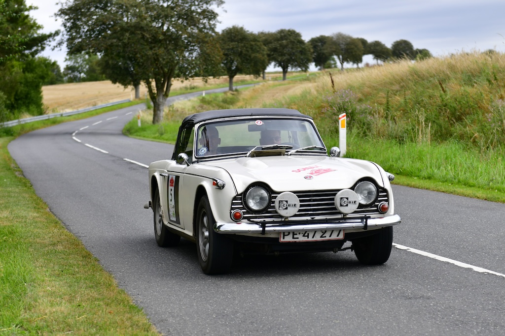 Med deres klassesejr i Oresund Rally blev Lars Hjorth og Simon Hjorth danmarksmestre i Eliteklassen med deres Triumph TR4A.
(Foto: Morten Dam)